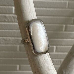 Beautiful sterling silver mother of pearl? ring 6.5 NF